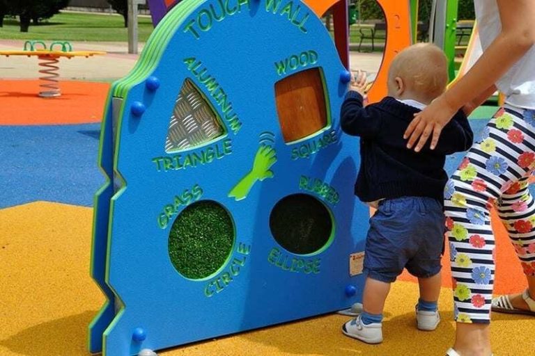 Paneles ludicos para parques infantiles