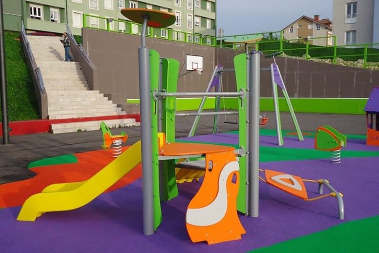 COLUMPIOS Y CASTILLOS PARA PARQUES INFANTILES