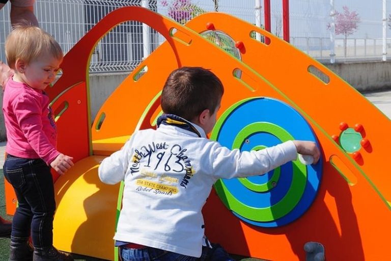 Rampa y escalera para parques infantiles