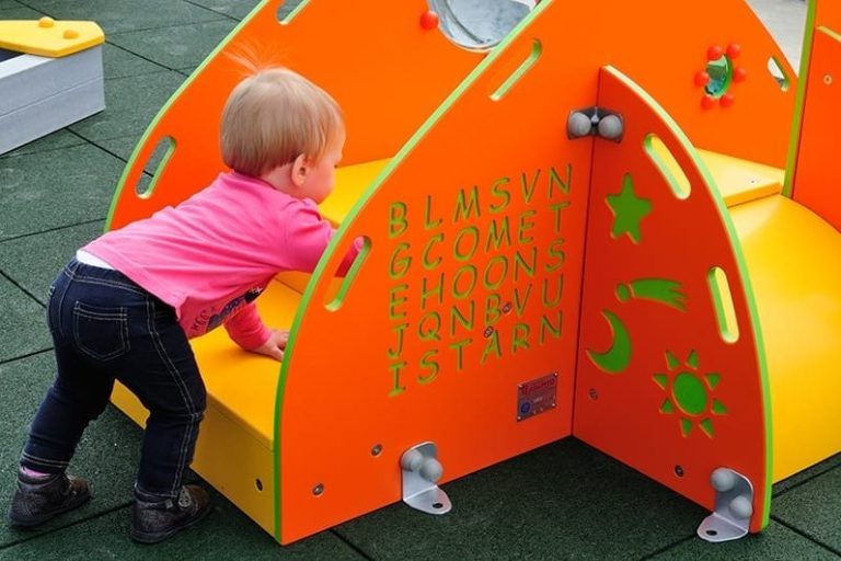 Rampa y escaleras para parques infantiles