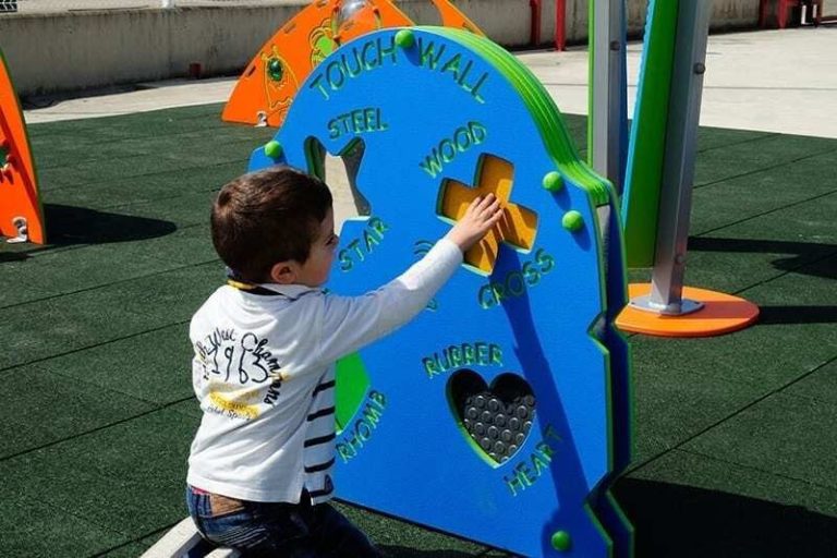 Paneles lúdicos para parques infantiles